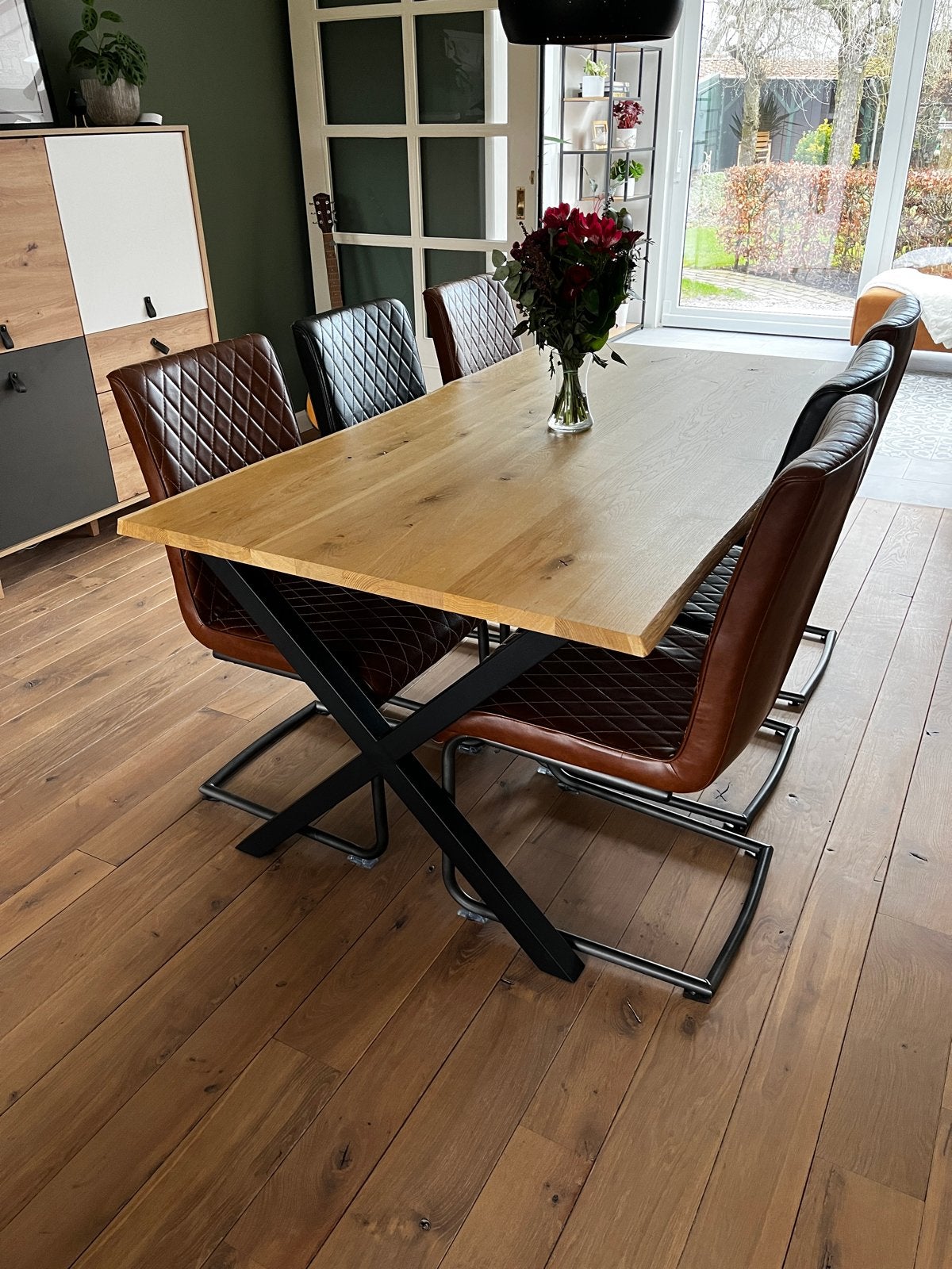 Eikenhouten eettafel met metalen X-poten, Ophalen, Eikenhout, 50 tot 100 cm, Zo goed als nieuw