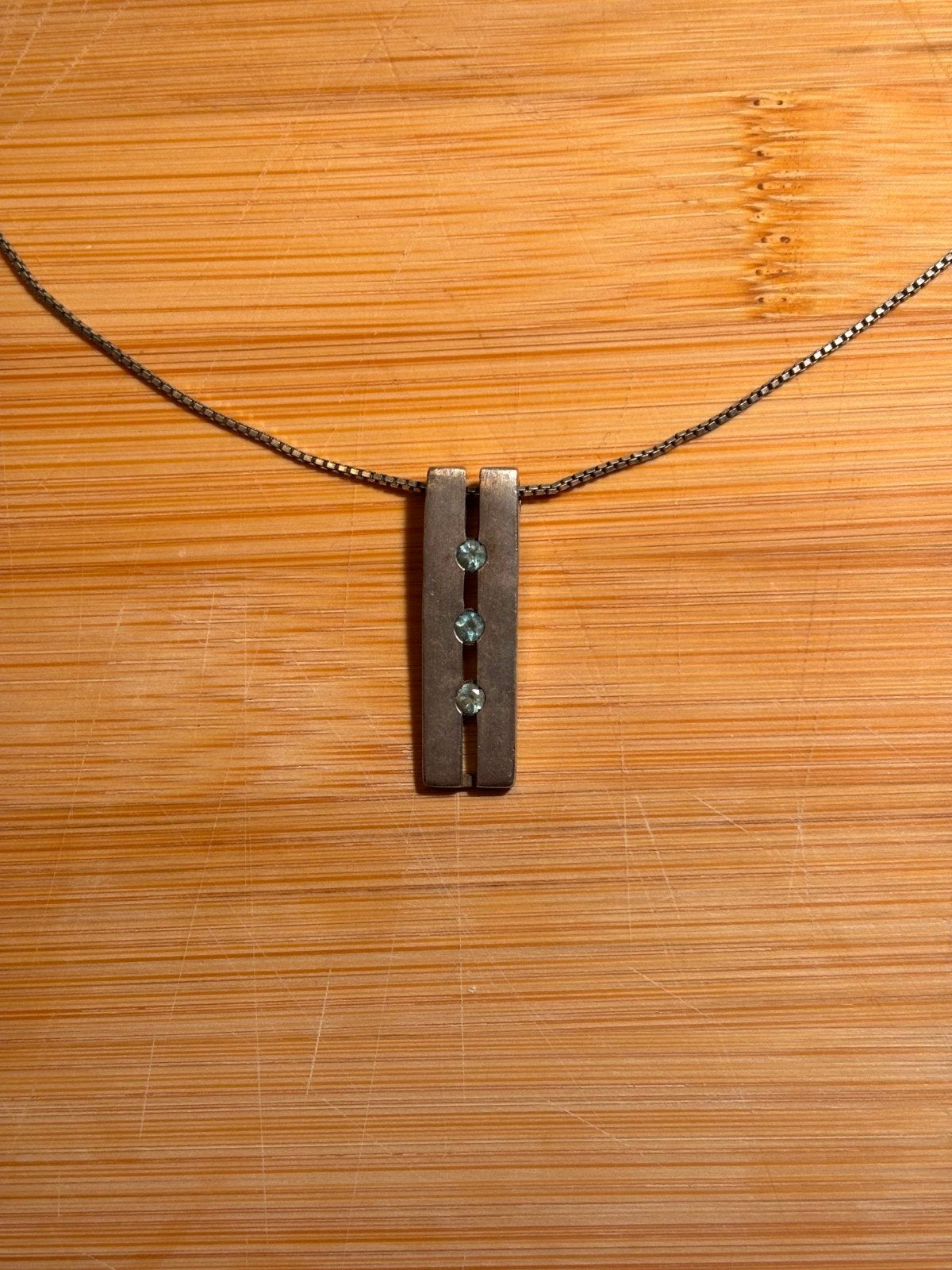 Zilveren ketting met zilv hanger en blauwe steentjes, Gebruikt, Ophalen of Verzenden, Met edelsteen, Zilver
