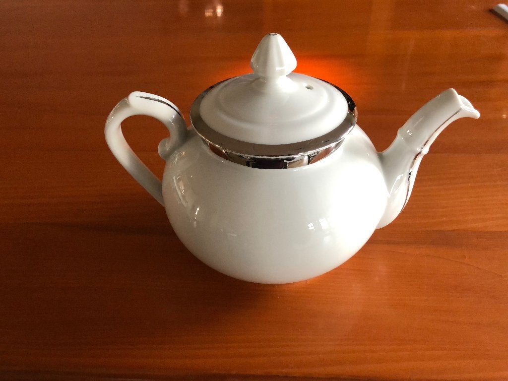 PILLIVUYT  Prachtige theepot Wit met zilveren rand