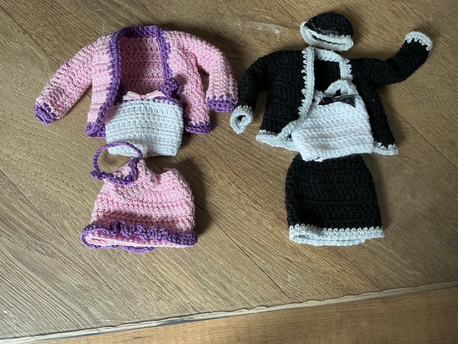 2 setjes handgemaakte gehaakte Barbie kleding, Ophalen of Verzenden, Zo goed als nieuw