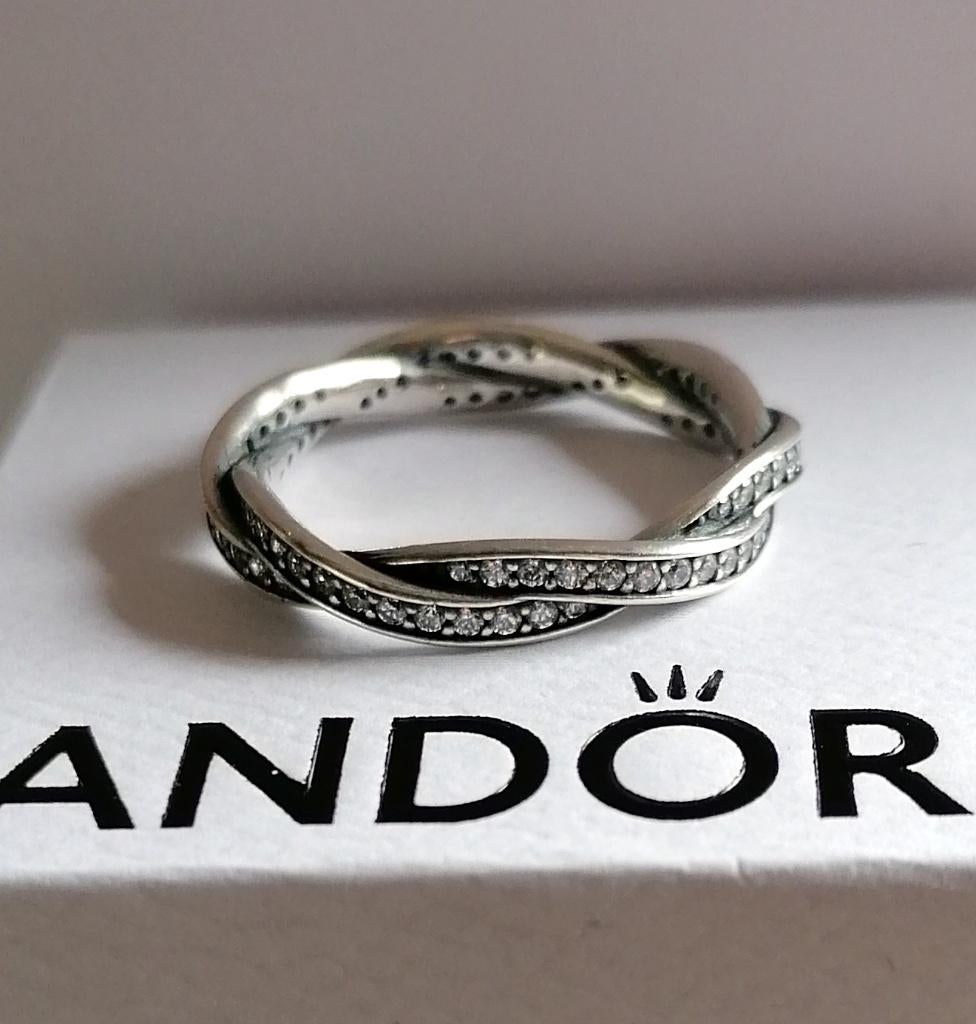 Zilveren Pandora Sparkling Twisted Ring maat 60, Pandora, Nieuw, Ophalen of Verzenden, 1 bedel
