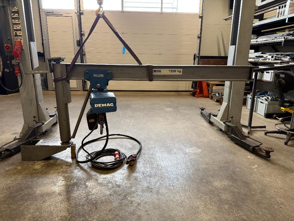 Wandzwenkkraan 2,1m + Demag elektrische kettingtakel 1250kg, Doe-het-zelf en Verbouw, Lieren en Takels, Ophalen, Gebruikt, Elektrisch
