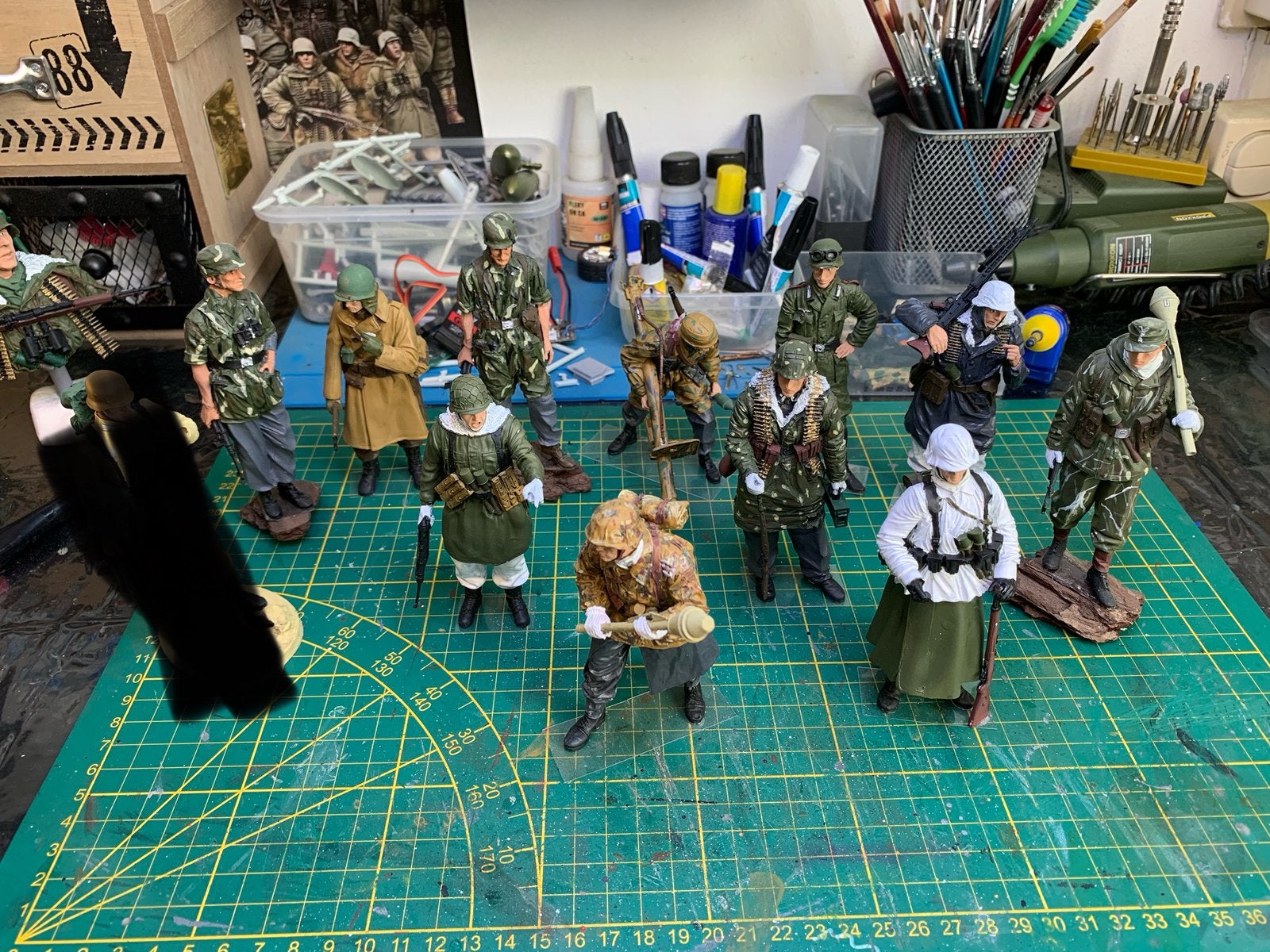 11 ww2 Germany soldaten schaal 1:16 resin gebouwd, Ophalen of Verzenden, Gebruikt, Groter dan 1:35, Figuur of Figuren