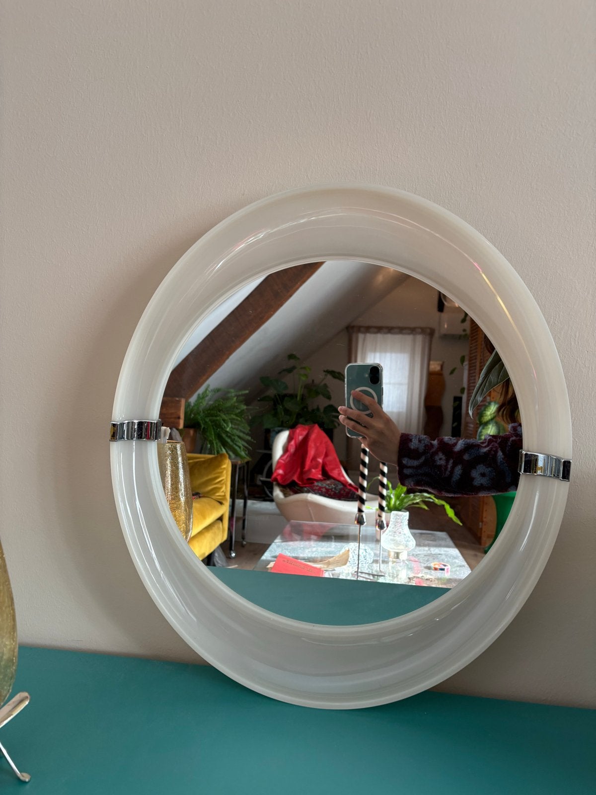 Vintage ronde spiegel met opalen rand en chromen details, Huis en Inrichting, Ophalen, Rond, Zo goed als nieuw, Minder dan 100 cm
