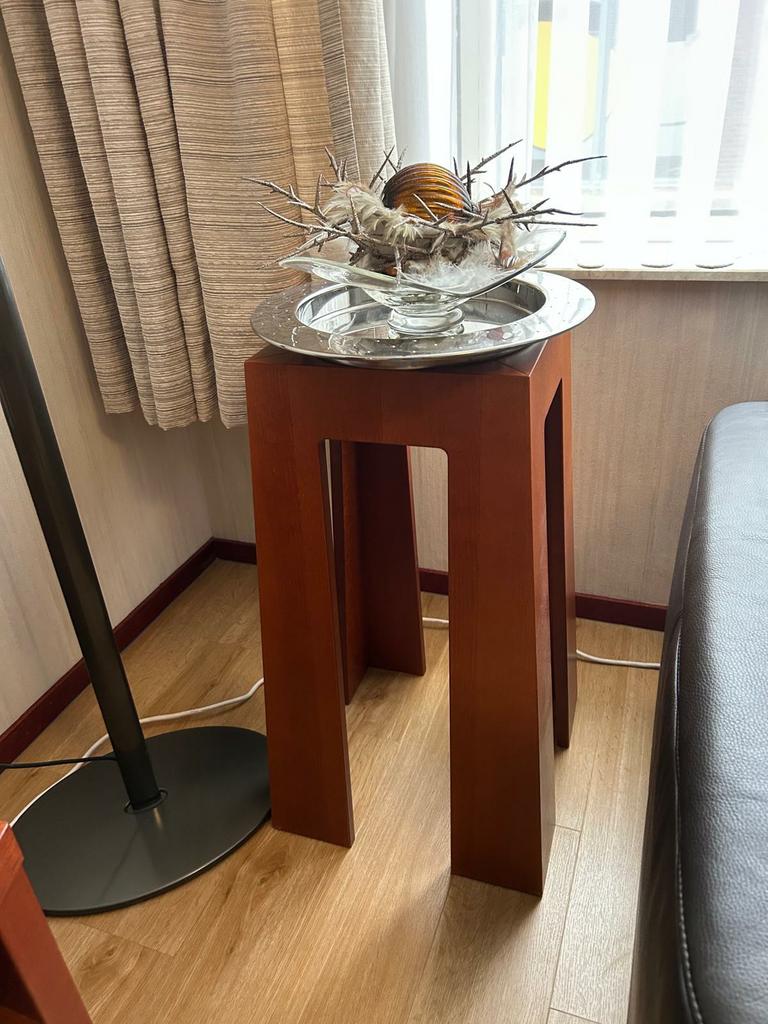 Hoektafel hoog kersen kleur, Ophalen
