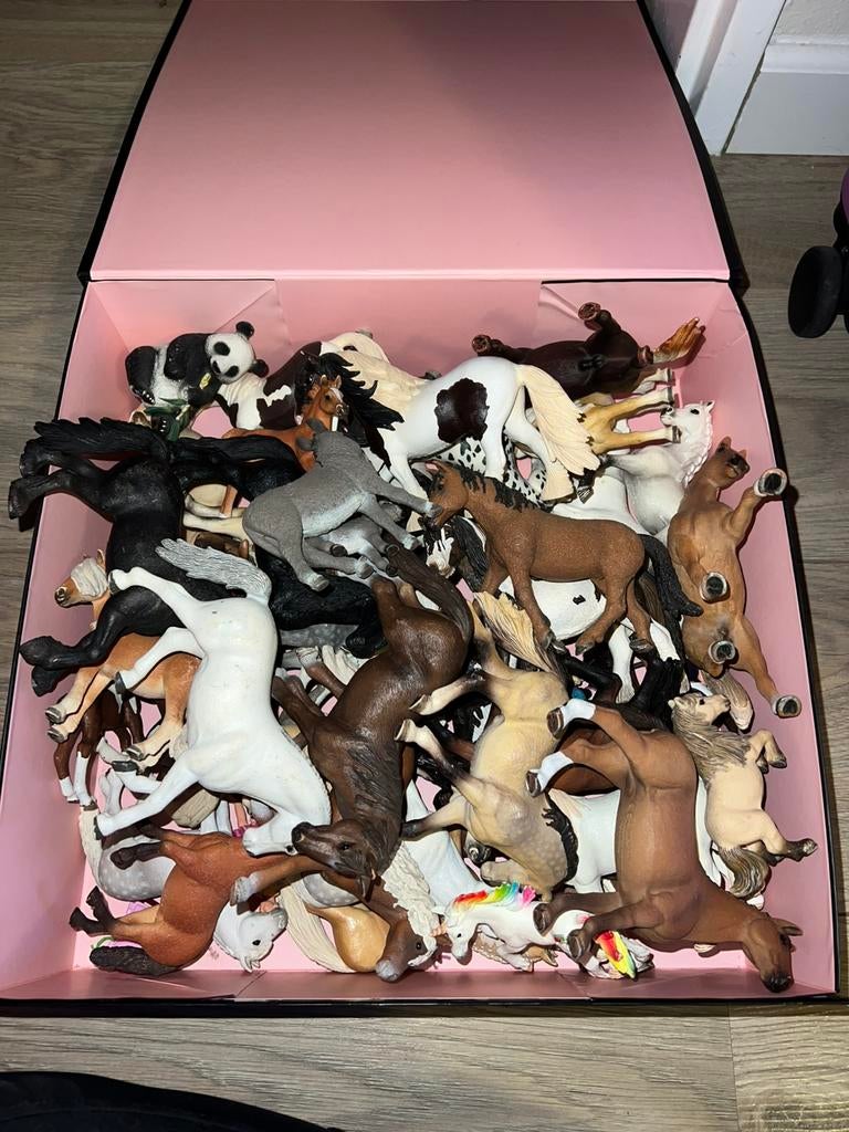 Partij schleich paarden, Verzenden, Zo goed als nieuw