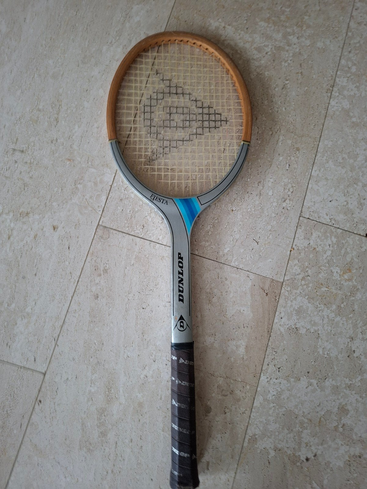 Vintage Dunlop Fiesta Tennisracket - Houten Frame, Sport en Fitness, Tennis, Gebruikt, Ophalen of Verzenden, Racket, L3
