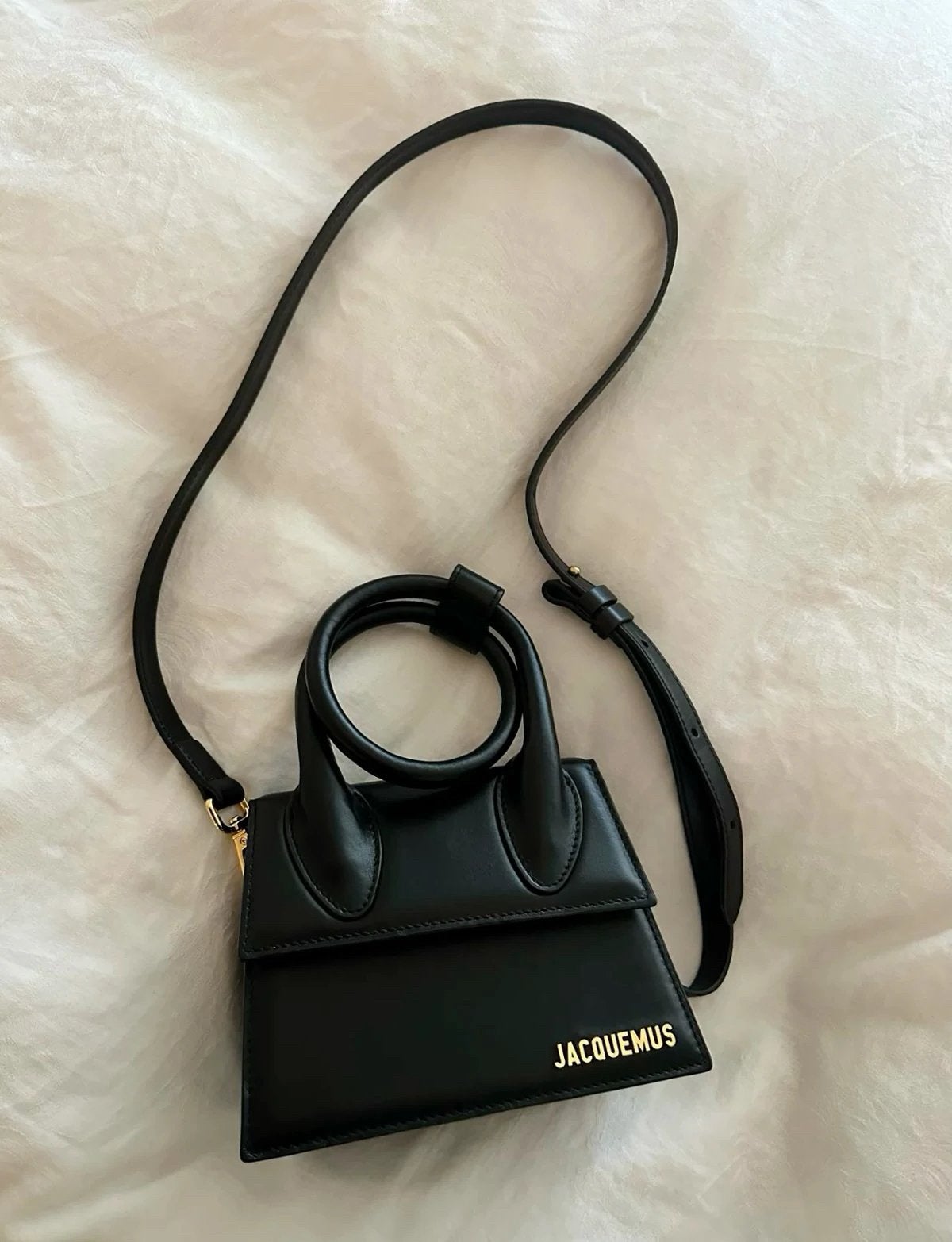 Jaqcuemus tas, Sieraden, Tassen en Uiterlijk, Tassen | Damestassen, Ophalen of Verzenden, Zo goed als nieuw