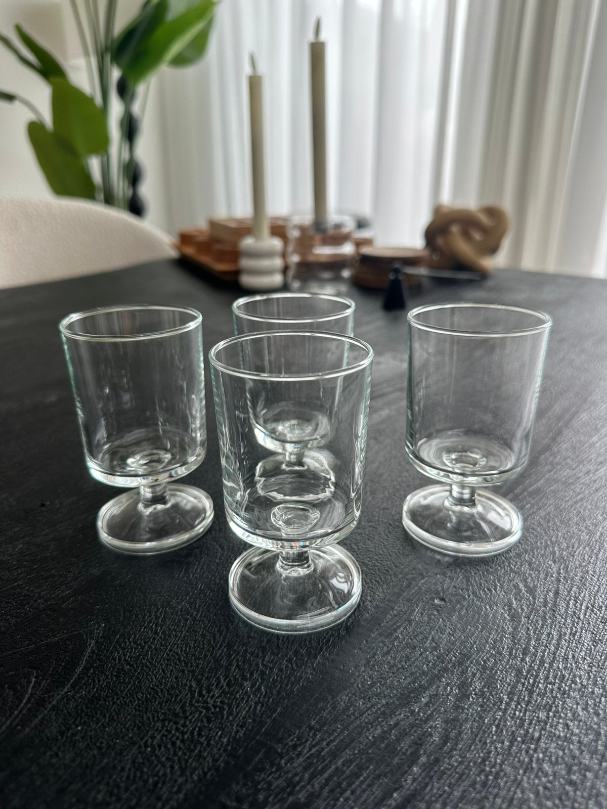 Set van 4 glazen wijnglazen / borrelglaasjes op voet, Ophalen of Verzenden, Gebruikt, Glas