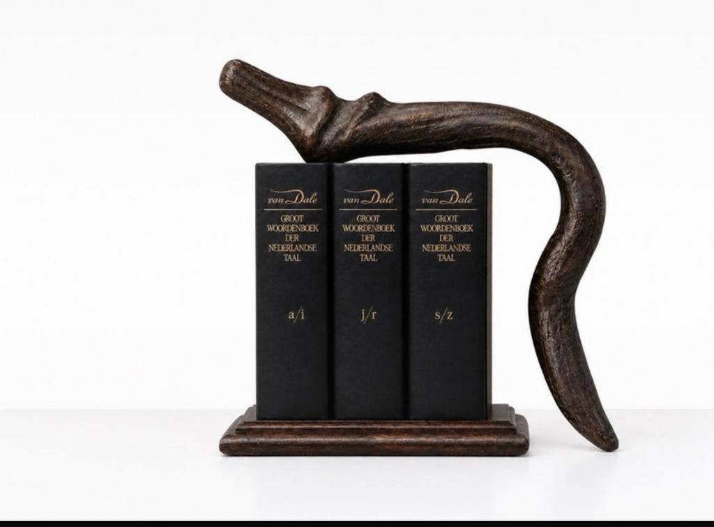 Antieke handgemaakte boekensteun met Van Dale woordenboek, Ophalen of Verzenden