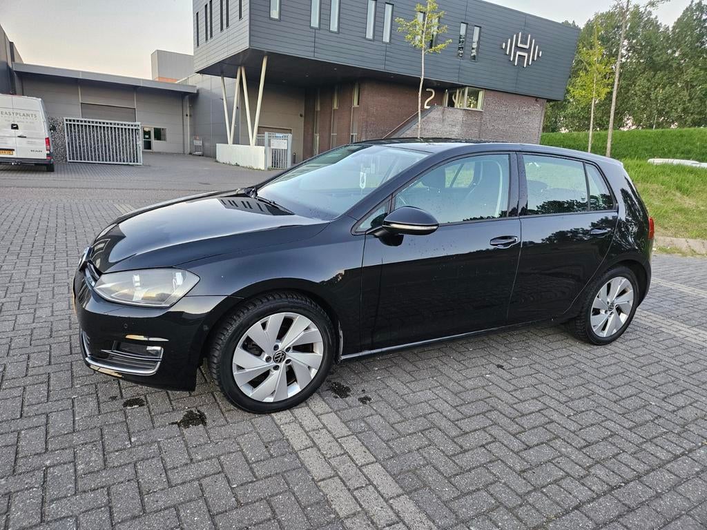 Volkswagen Golf 1.2 TSI 81KW 5D 2016 Zwart, Voorwielaandrijving, Euro 6, 4 cilinders, 610 kg