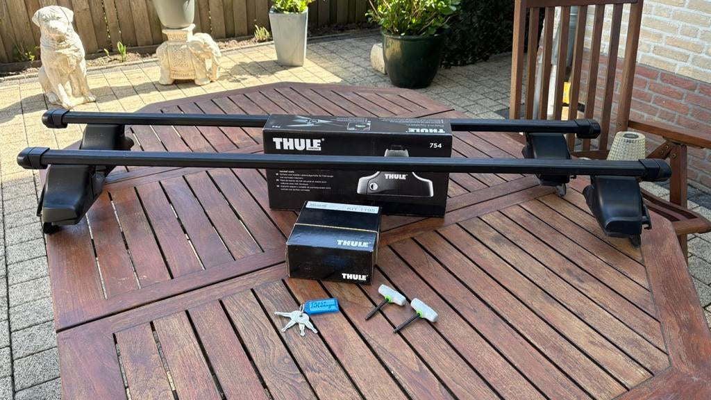 Thule dakdrager systeem 754 met square bar 1,20m, Ophalen of Verzenden, Zo goed als nieuw