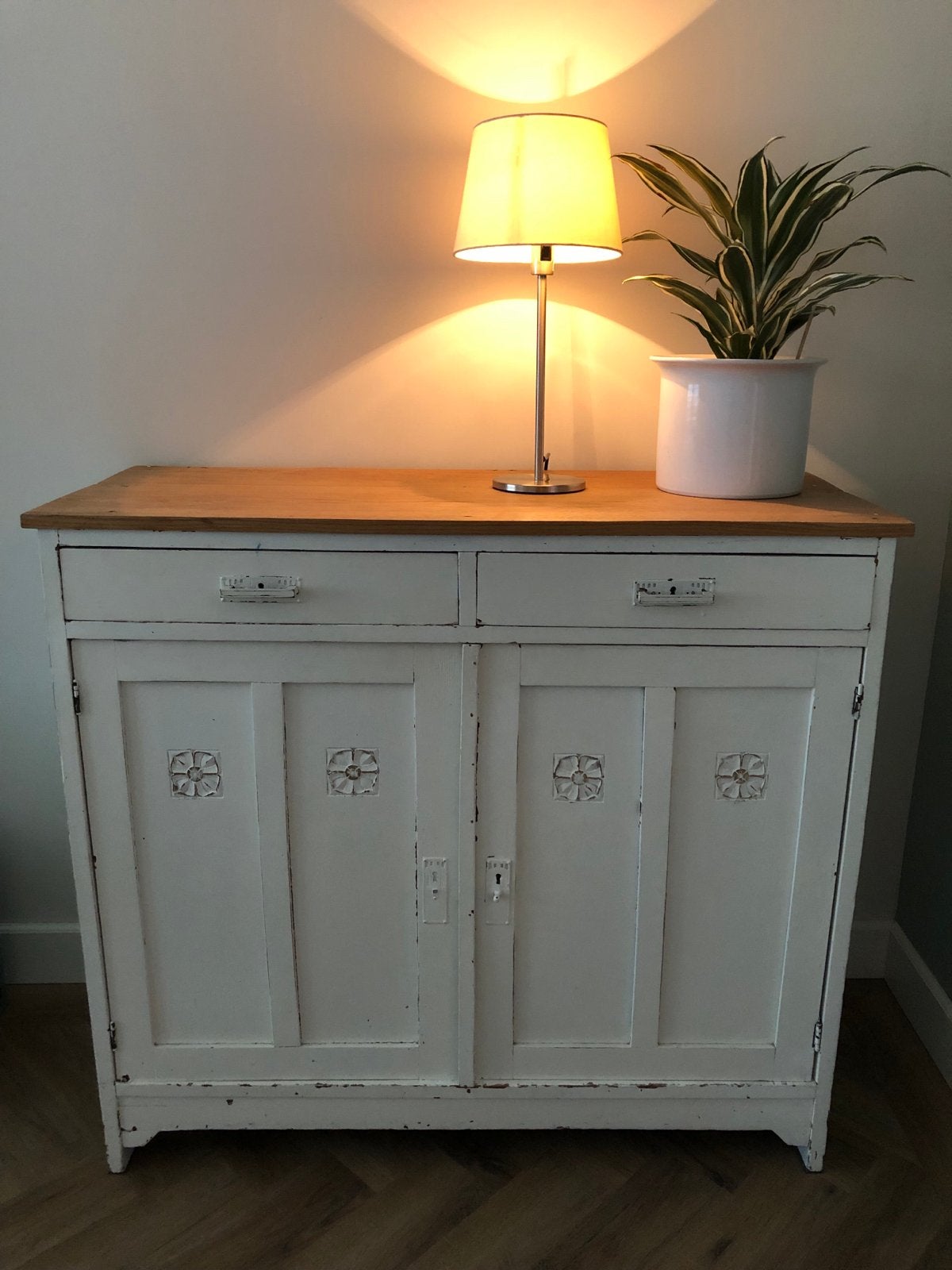 Antieke, brocante kast, gesigneerd 1946 - 110x99x45,5 cm, Antiek en Kunst, Antiek | Meubels | Kasten, Ophalen