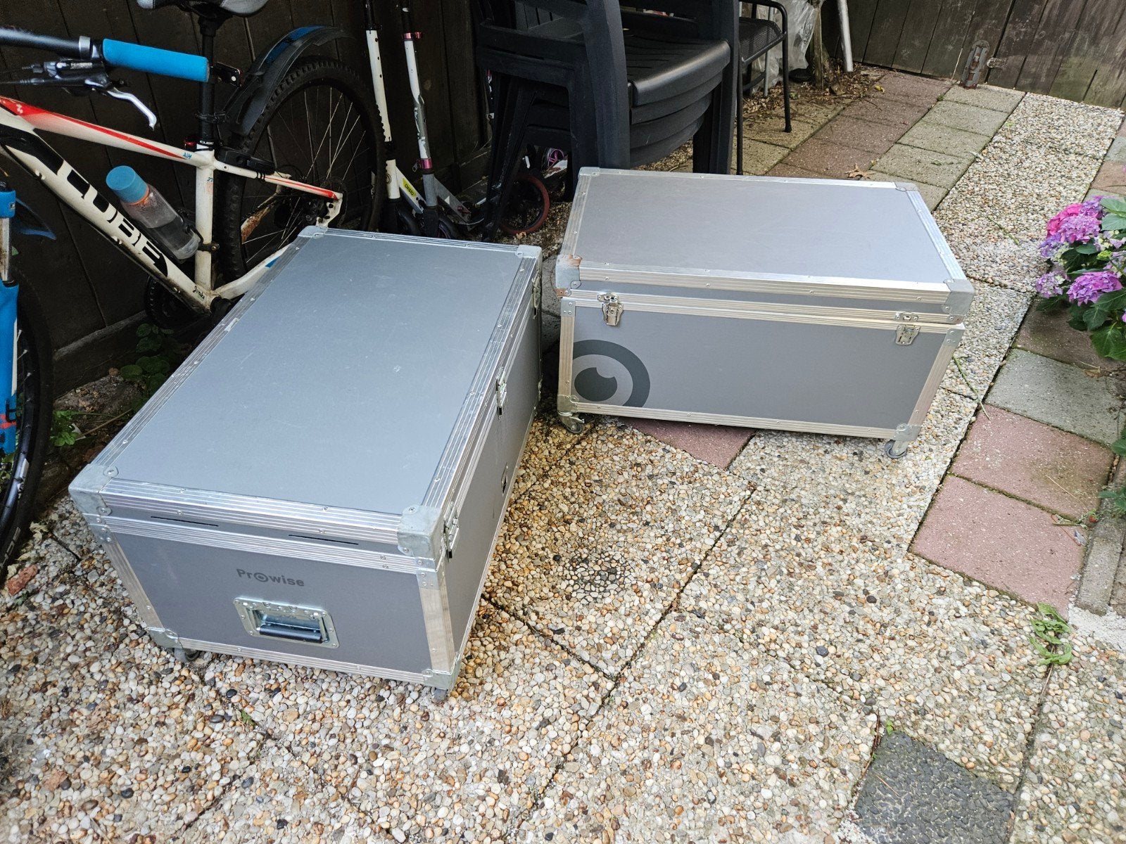 2x Flightcase op wielen - ProWise en onbekend merk, Ophalen, Gebruikt, Overige instrumenten, Flightcase