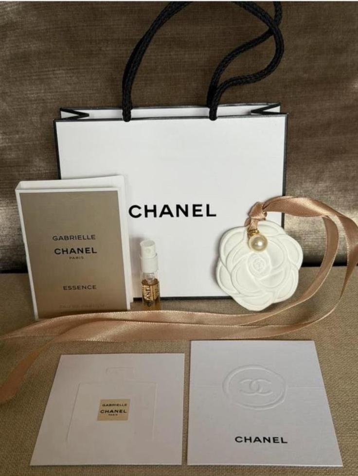 Keramieken Camelia geursteen met Chanel Gabielle Essence edp, Ophalen of Verzenden, Nieuw, Miniatuur, Gevuld