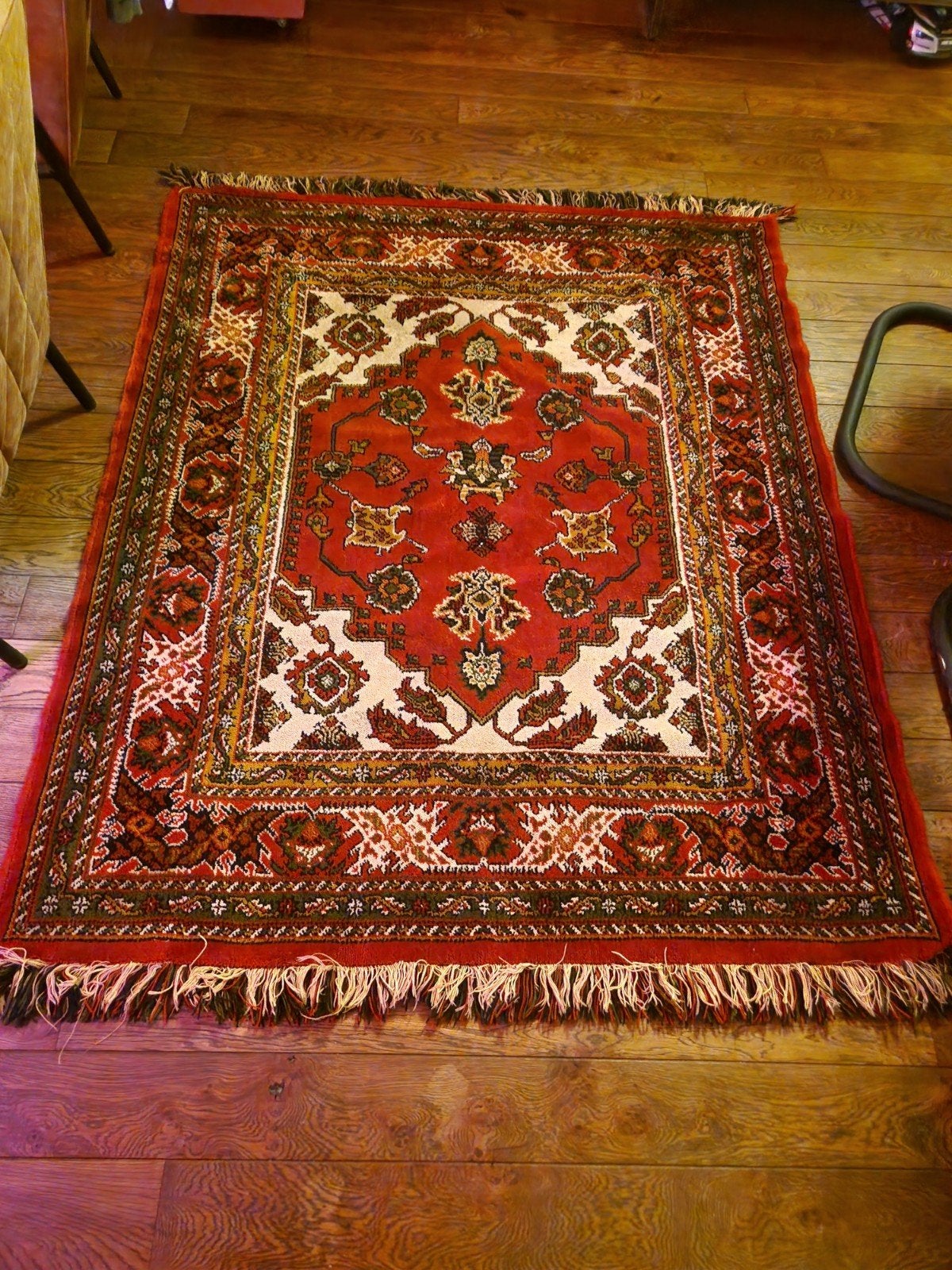 Vintage Perzisch tapijt - Rood met crèmekleurige accenten, Huis en Inrichting, Gebruikt, 100 tot 150 cm, Rood, 150 tot 200 cm