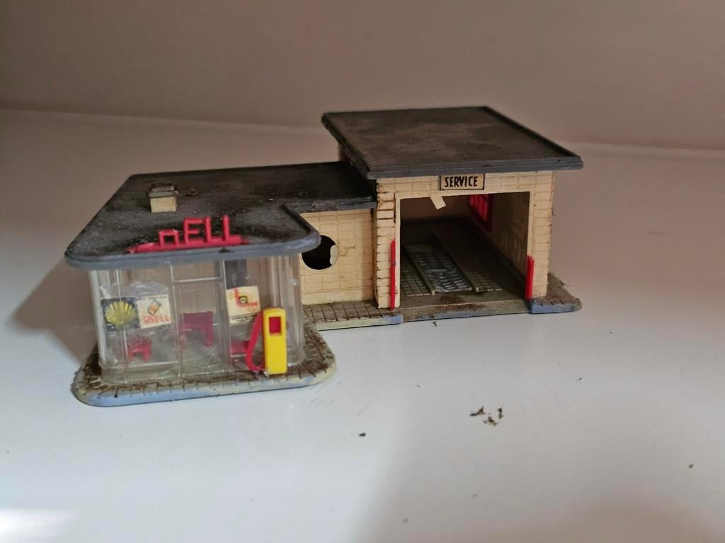 Modeltrein Ho tankstation met garage, Hobby en Vrije tijd, Modeltreinen | H0, Ophalen of Verzenden, Gelijkstroom, Wagon, Roco