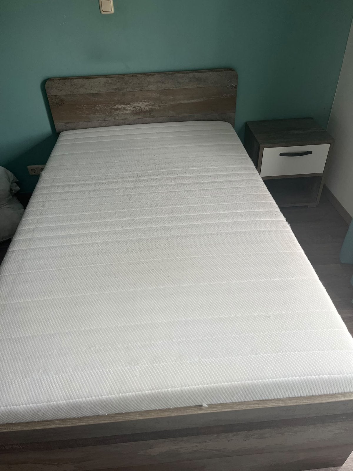 Foto 3 van 120x200 bed inclusief matras en nachtkastje