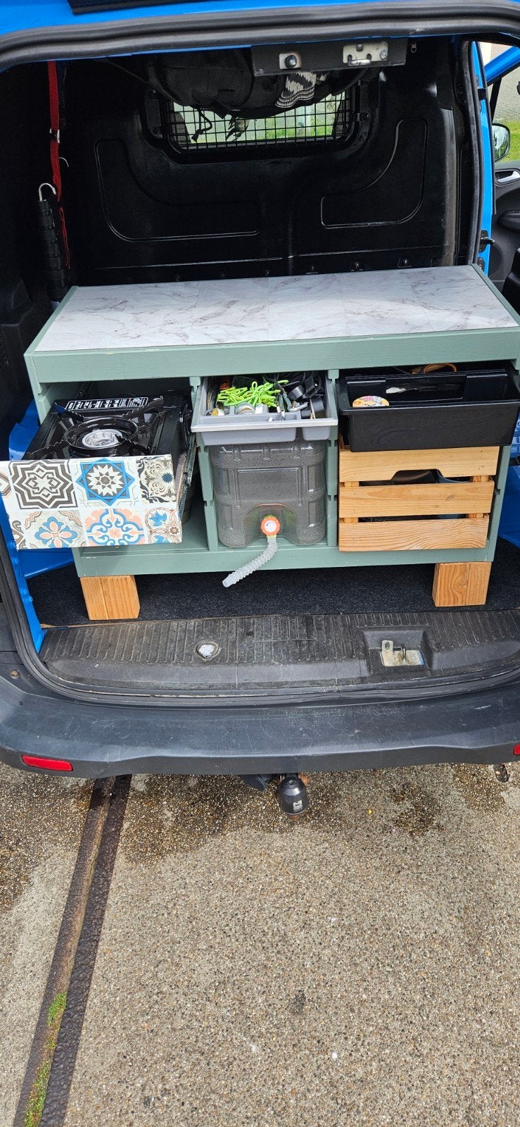 Foto 16 van Ford Transit Courier (2016) met slim keukenblok