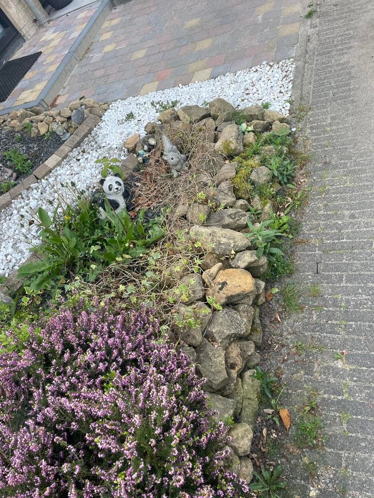 Gratis stenen en grind af te halen uit voortuin, Tuin en Terras, Ophalen, Zo goed als nieuw, Grijs, Kei