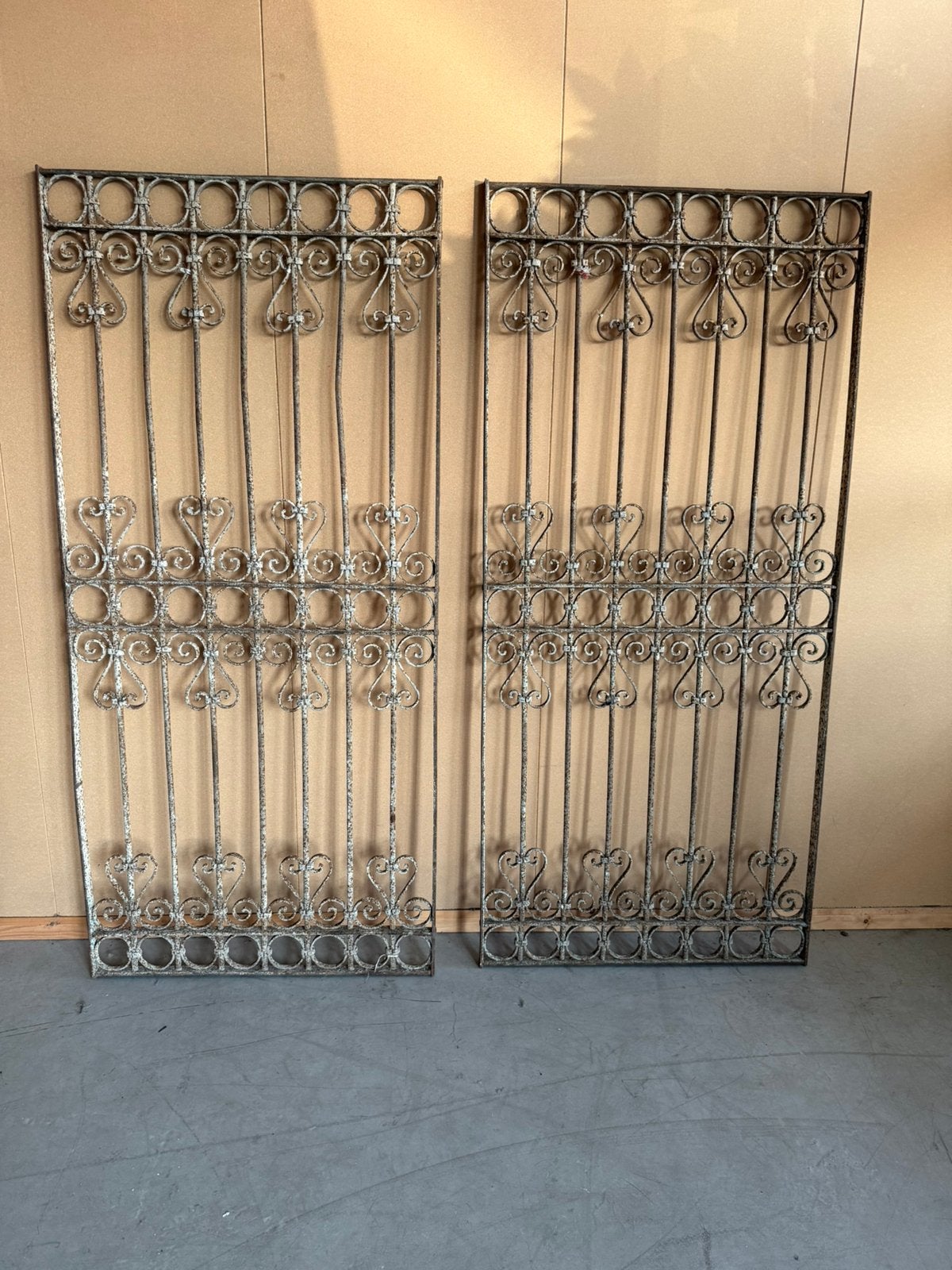 Antieke metalen raam smeedijzer raamhek sierrooster, Ophalen, Gevelraam of Ruit, 80 tot 120 cm, 160 cm of meer