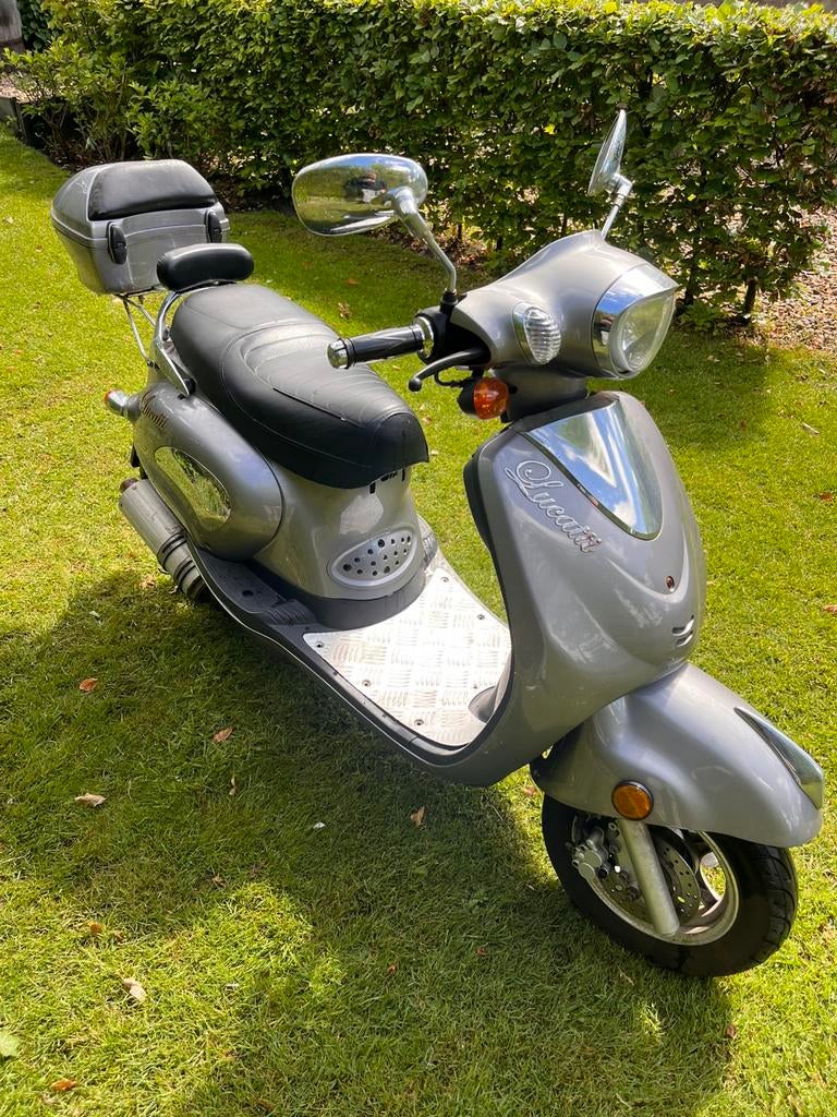 Snorscooter jiajue 2 jaar stil gestaan, Fietsen en Brommers, Ophalen, Zo goed als nieuw, Benzine, Overige modellen