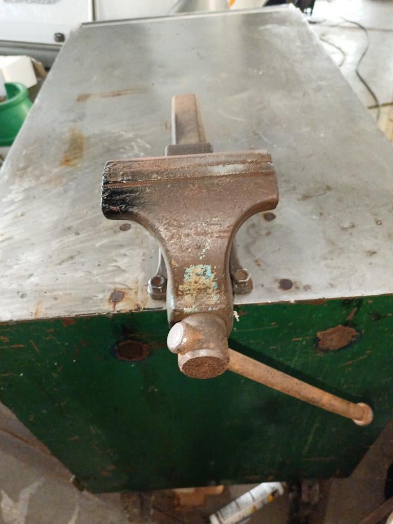 Gereedschap wagen RVS blad en Heur bankschroef en SKF wielen, Ophalen, Gebruikt