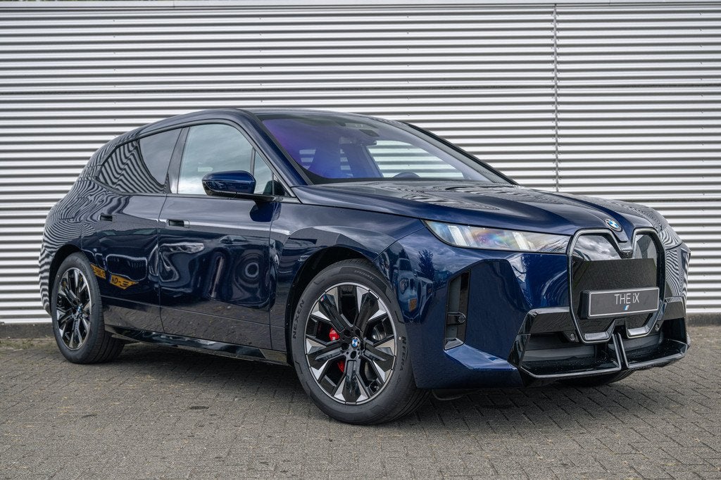 BMW iX xDrive45 M Sport / Trekhaak / M Multifunctionele Stoe, Auto's, BMW, Automaat, Sound system, Zwart, Blauw
