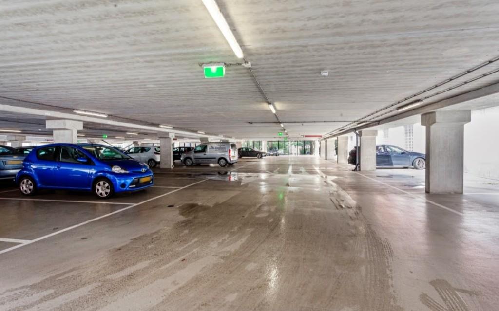 Overdekte en afgesloten parkeerplaats te koop in Utrecht, Huizen en Kamers, Garages en Parkeerplaatsen, Utrecht