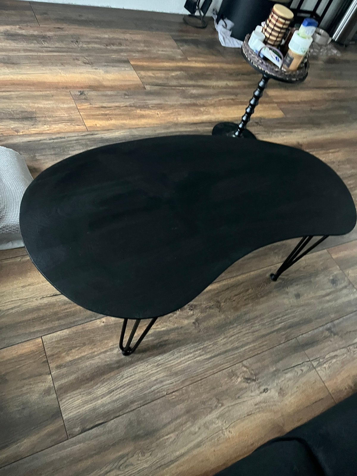 Zgan zwarte mangohout organische salontafel, Overige materialen, 100 tot 150 cm, 50 tot 100 cm, Zo goed als nieuw