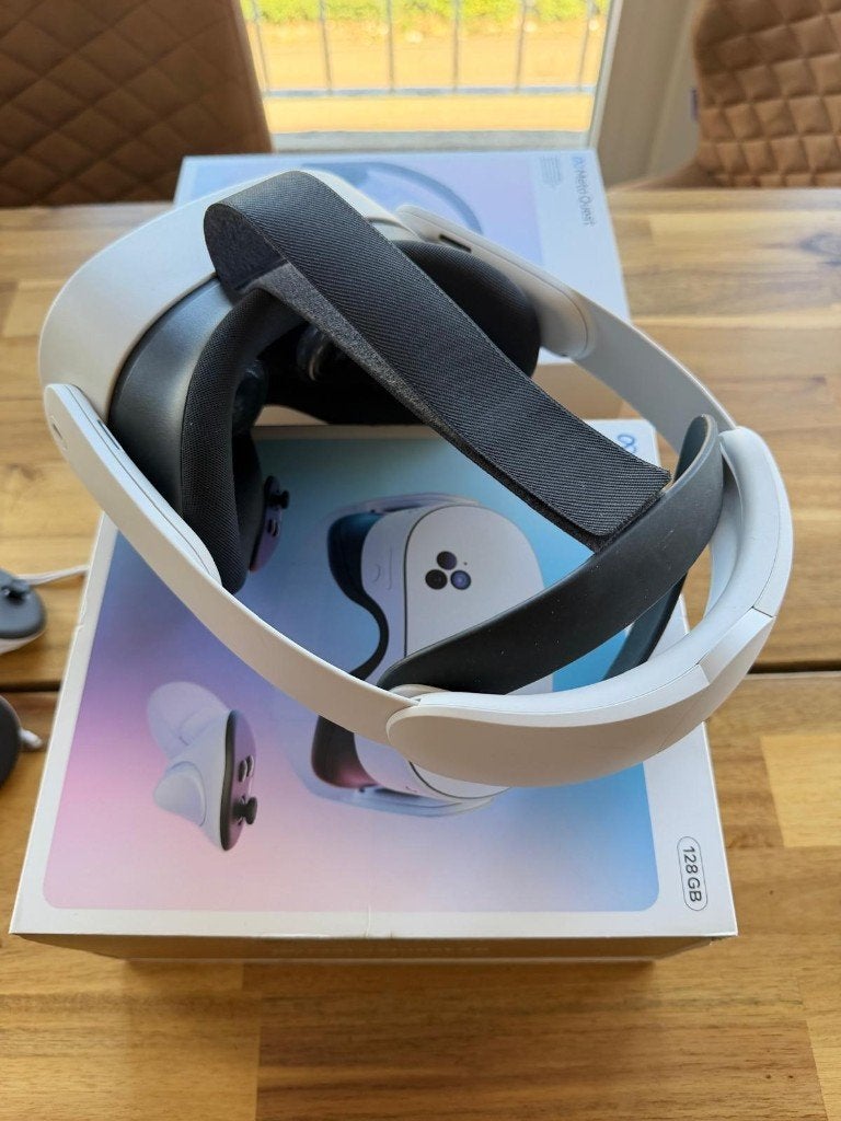 Meta Quest 3S 128GB + Elite Strap – VR headset, Ophalen of Verzenden, Zo goed als nieuw, VR-bril, Overige platformen
