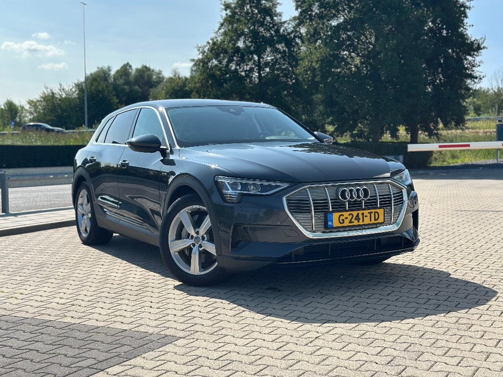Audi e-tron 55 Quattro 2019 Grijs, Auto's, Audi, Automaat, 131 €/maand, 1800 kg, Zwart