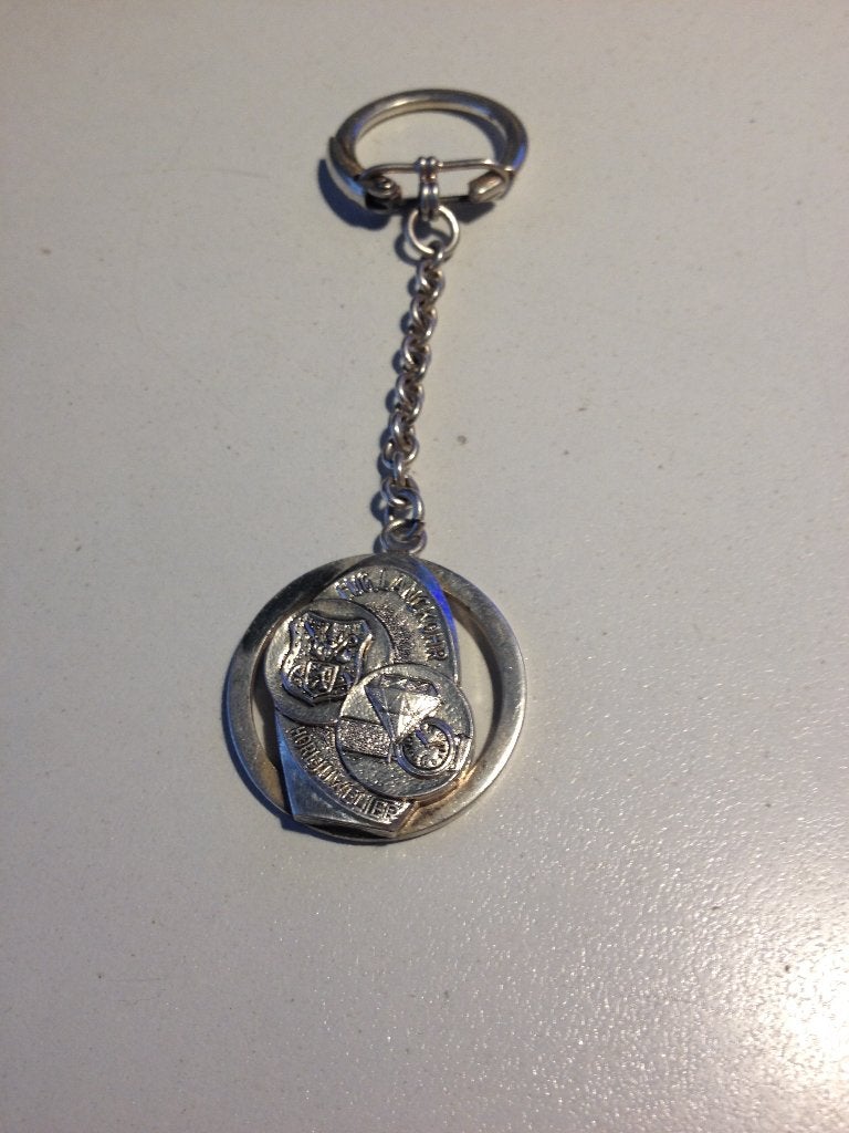 antieke verzilverde sleutelhanger van H.H., Verzenden