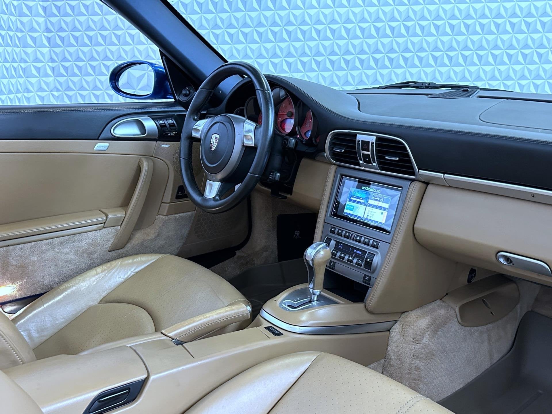 Porsche 911 Cabrio 3.8 Carrera S Navigatie + Camera + Stoelv, Auto's, Automaat, Achterwielaandrijving, Gebruikt, Beige