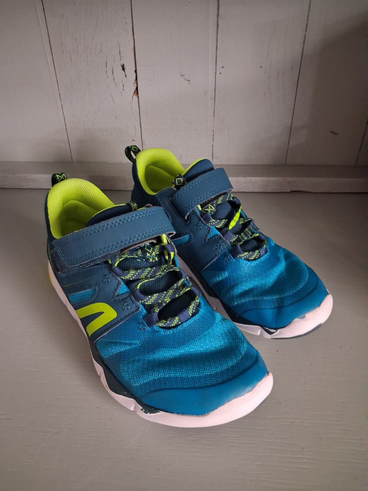 Gymschoenen mt 35, Kinderen en Baby's, Kinderkleding | Schoenen en Sokken, Ophalen, Gebruikt, Decathlon, Jongen of Meisje
