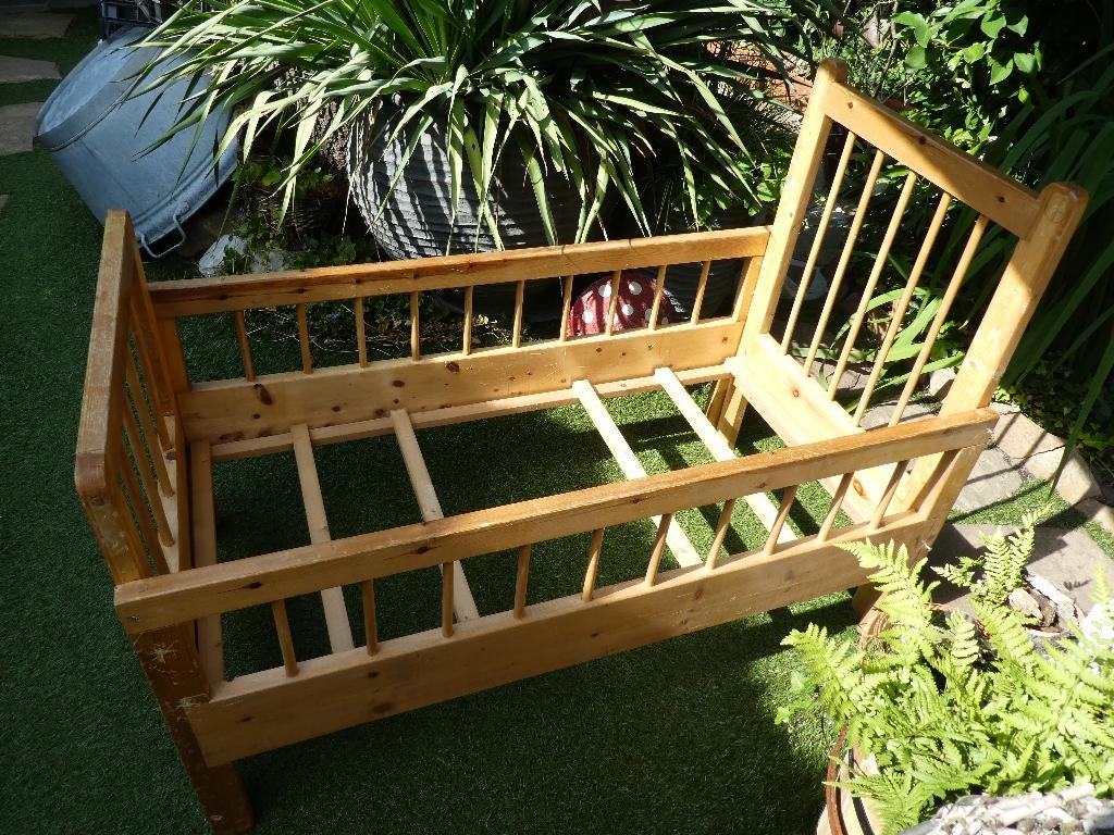 massief houten kinderledikantje, 120 x 60 x70 cm, Ophalen, Gebruikt, Lattenbodem, Minder dan 140 cm