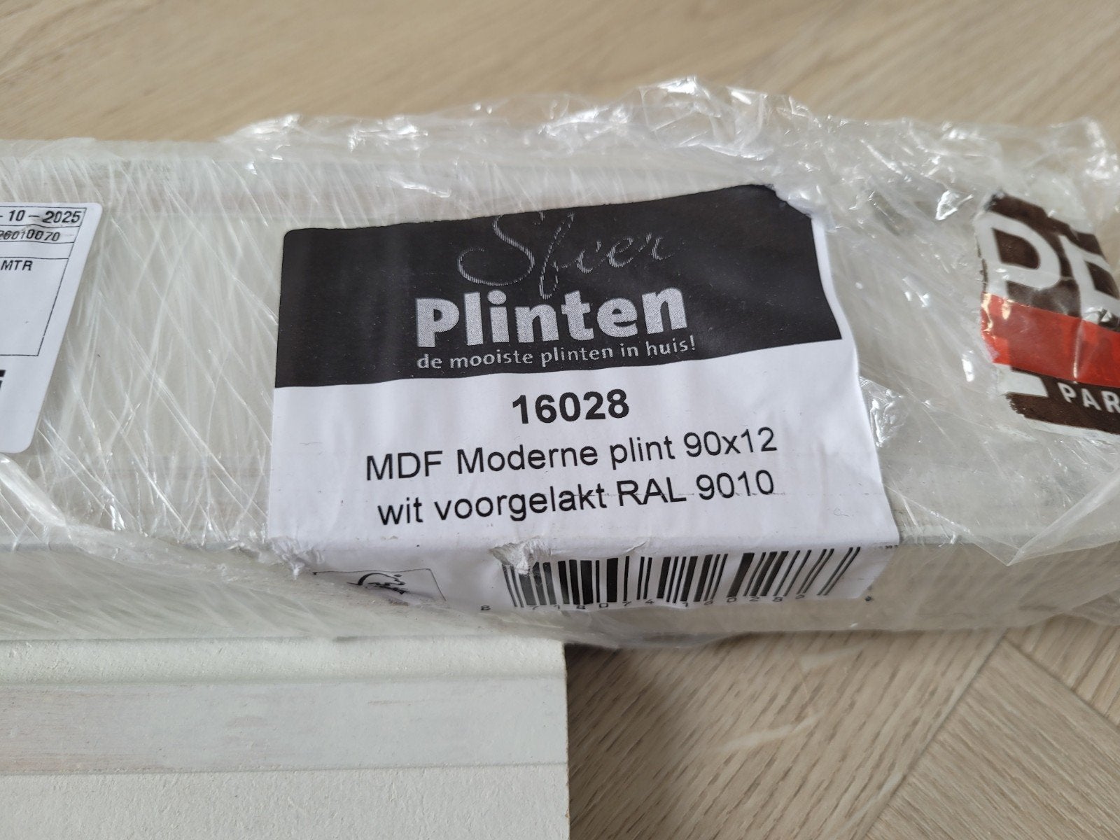 MDF plinten 90x12mm wit RAL 9010. 6 x 2.4 meter., Ophalen, Nieuw, Mdf, 200 tot 250 cm