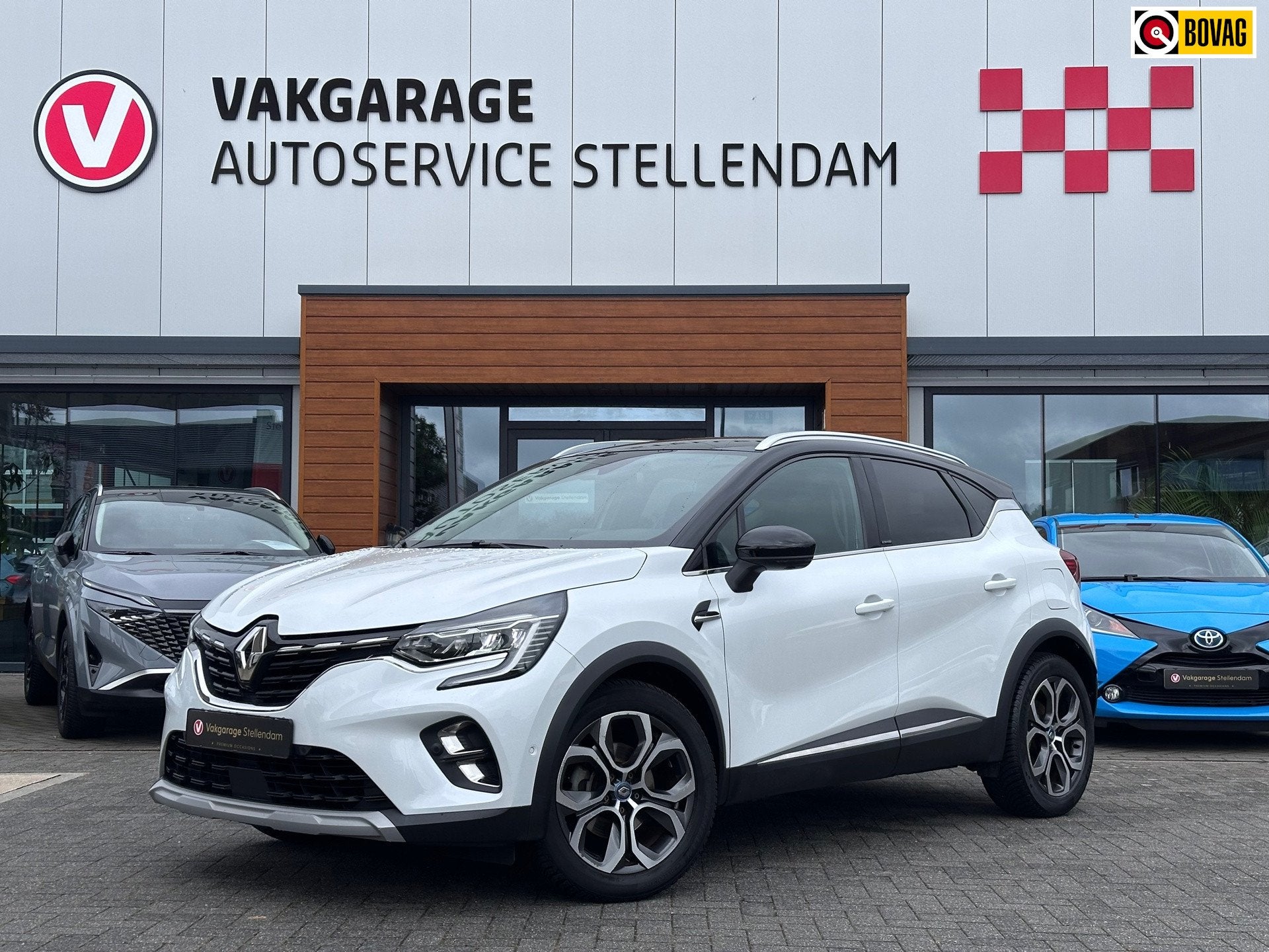 Renault Captur 1.6 E-Tech Plug-in Hybrid 160 Intens|360 Came, Auto's, Renault, 77 km/l, Gebruikt, 160 pk, Leder en Stof