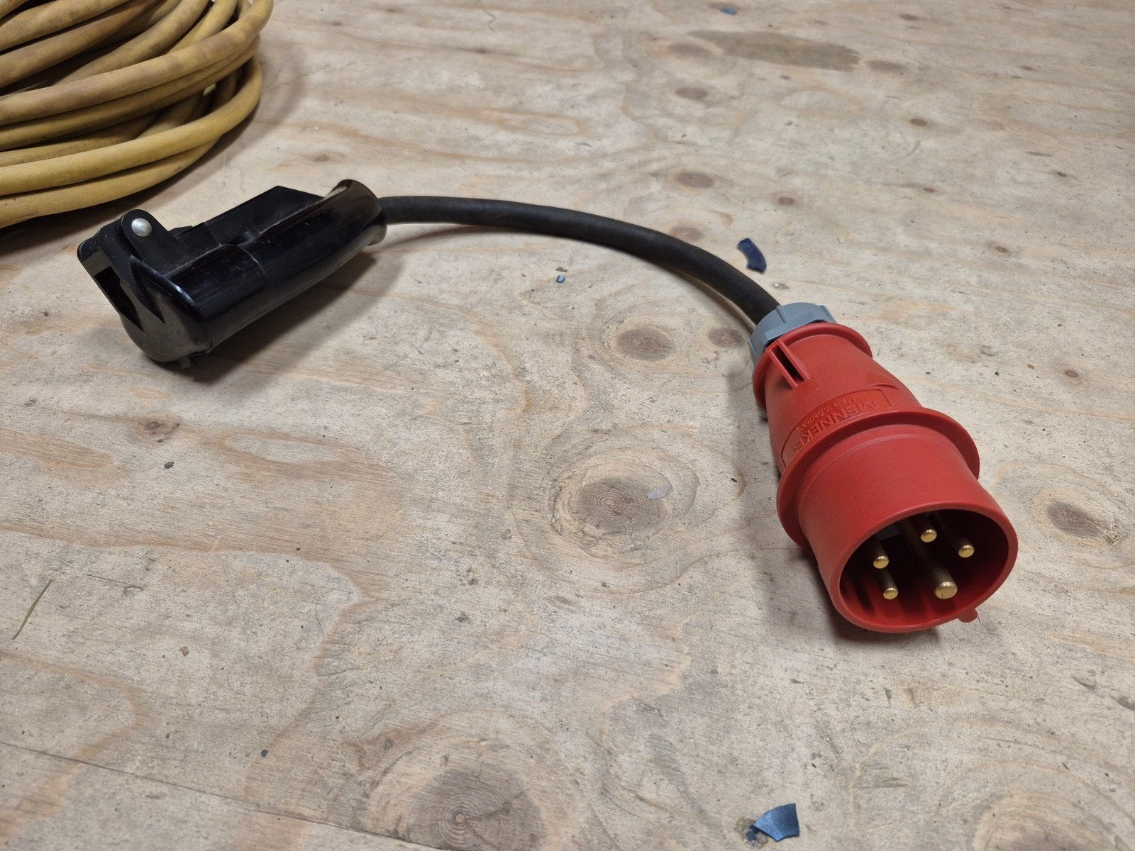 Verloopstekker 380V CEE naar Schuko, Doe-het-zelf en Verbouw, Elektra en Kabels, Ophalen of Verzenden, Gebruikt, Stekker