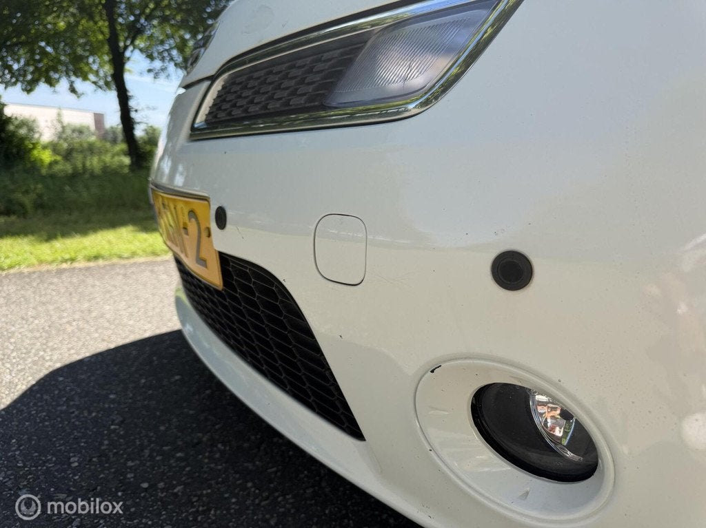 Nissan Micra 1.2 Connect Edition*AUTOMAAT*PARKEERSENSOR*AIRC, Auto's, Zwart, 4 cilinders, Parkeersensor, Wit