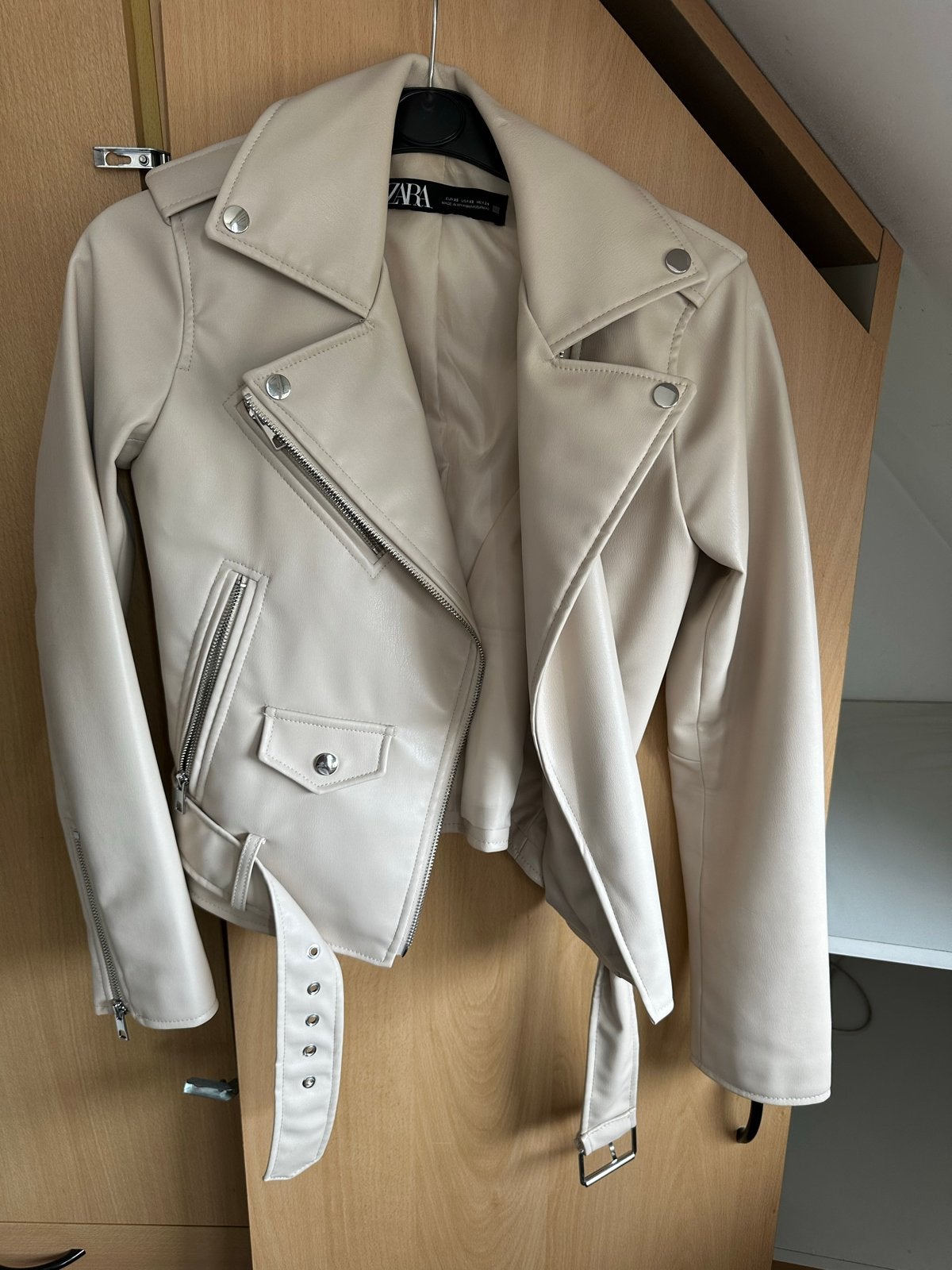 Zara bikerjack van imitatieleer, maat XS, Kleding | Dames, Ophalen, Zo goed als nieuw, Maat 34 (XS) of kleiner, Beige