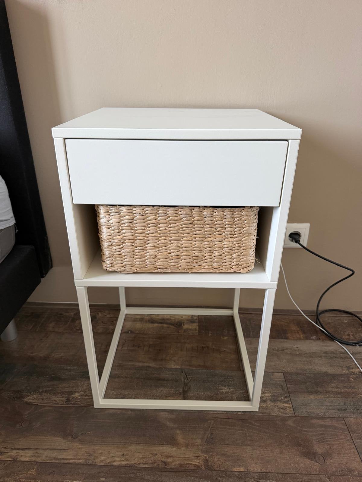 2 witte nachtkastjes van Ikea, Ophalen, Zo goed als nieuw, Minder dan 45 cm