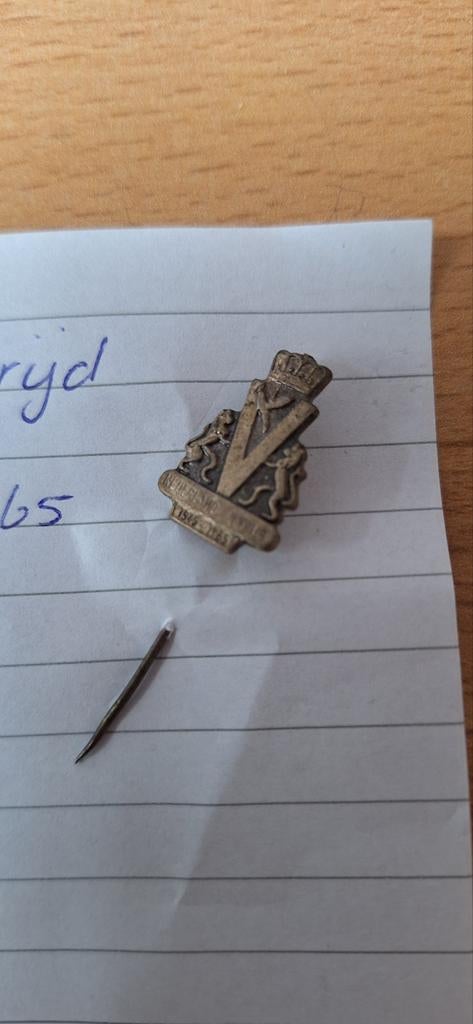 Zeldzaam Speldje Nederland Bevrijd 1945-1965, Ophalen of Verzenden, Gebruikt, Overige onderwerpen, Speldje of Pin