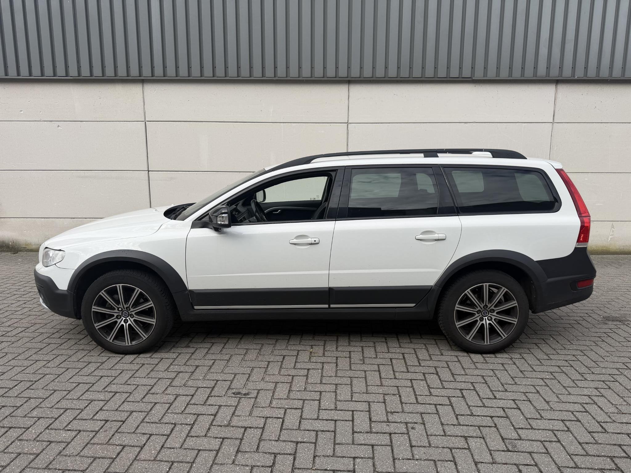 Volvo XC70 2.0 D4 FWD Summum LEER / TREKHAAK / CRUISE CONTRO, Voorwielaandrijving, Euro 6, 4 cilinders, XC70