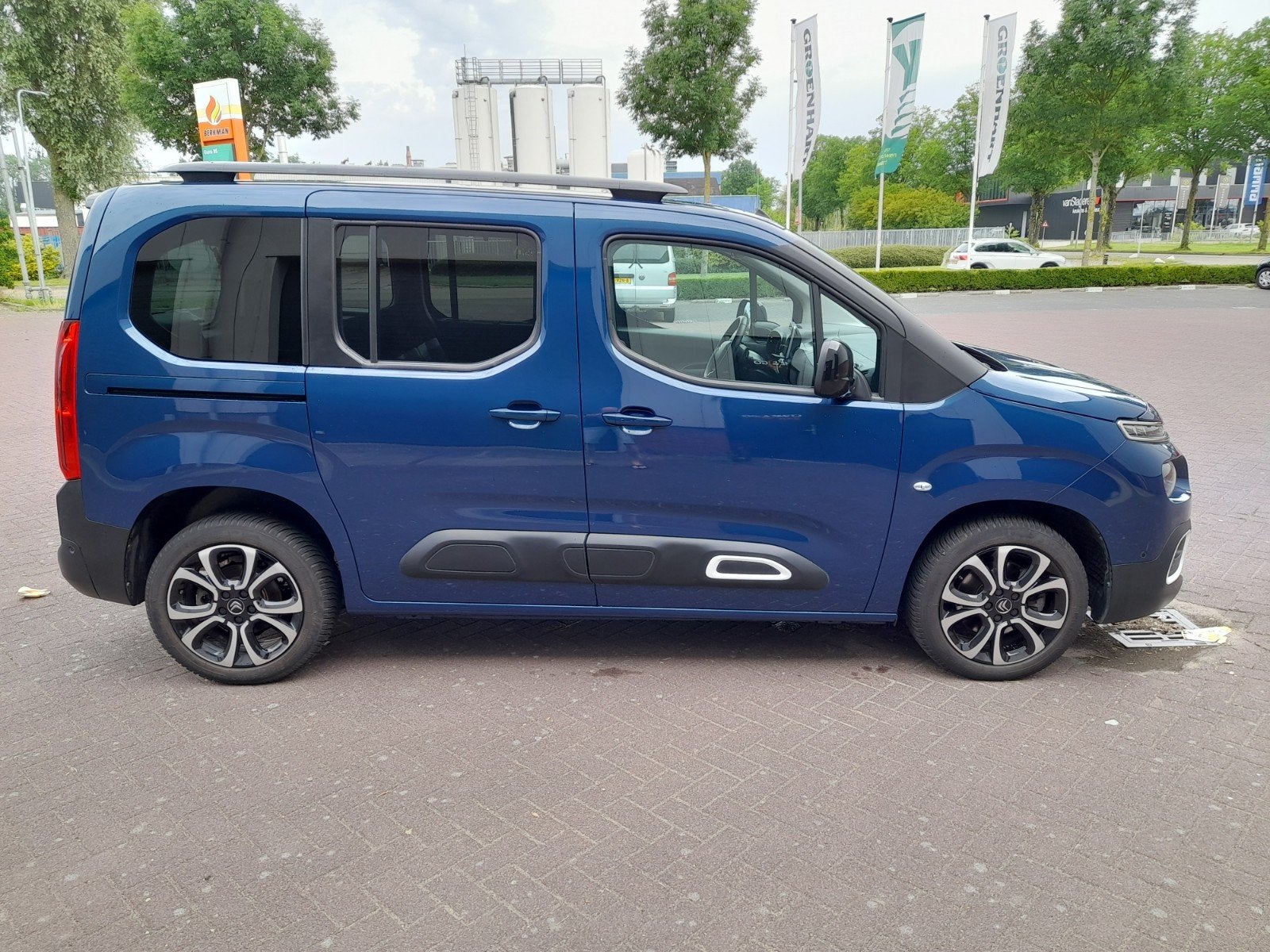 Citroën Berlingo 1.2 Shine/130pk /7 Zits️ /2023 Blauw, 1199 cc, Blauw, 7 stoelen, 14 km/l