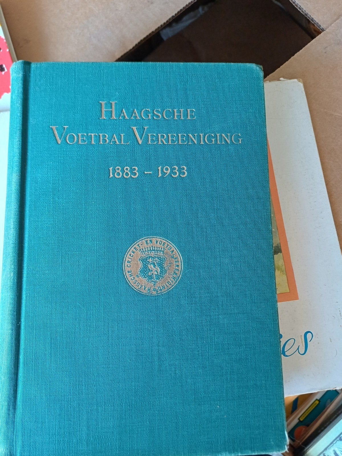 Gedenkboek Haagsche Voetbal Vereeniging 1883-1933, Ophalen of Verzenden, Gelezen, Jhr. V.P.A. Beelaerts van Blokland, T.C.A. Bolger en J.A. Schill
