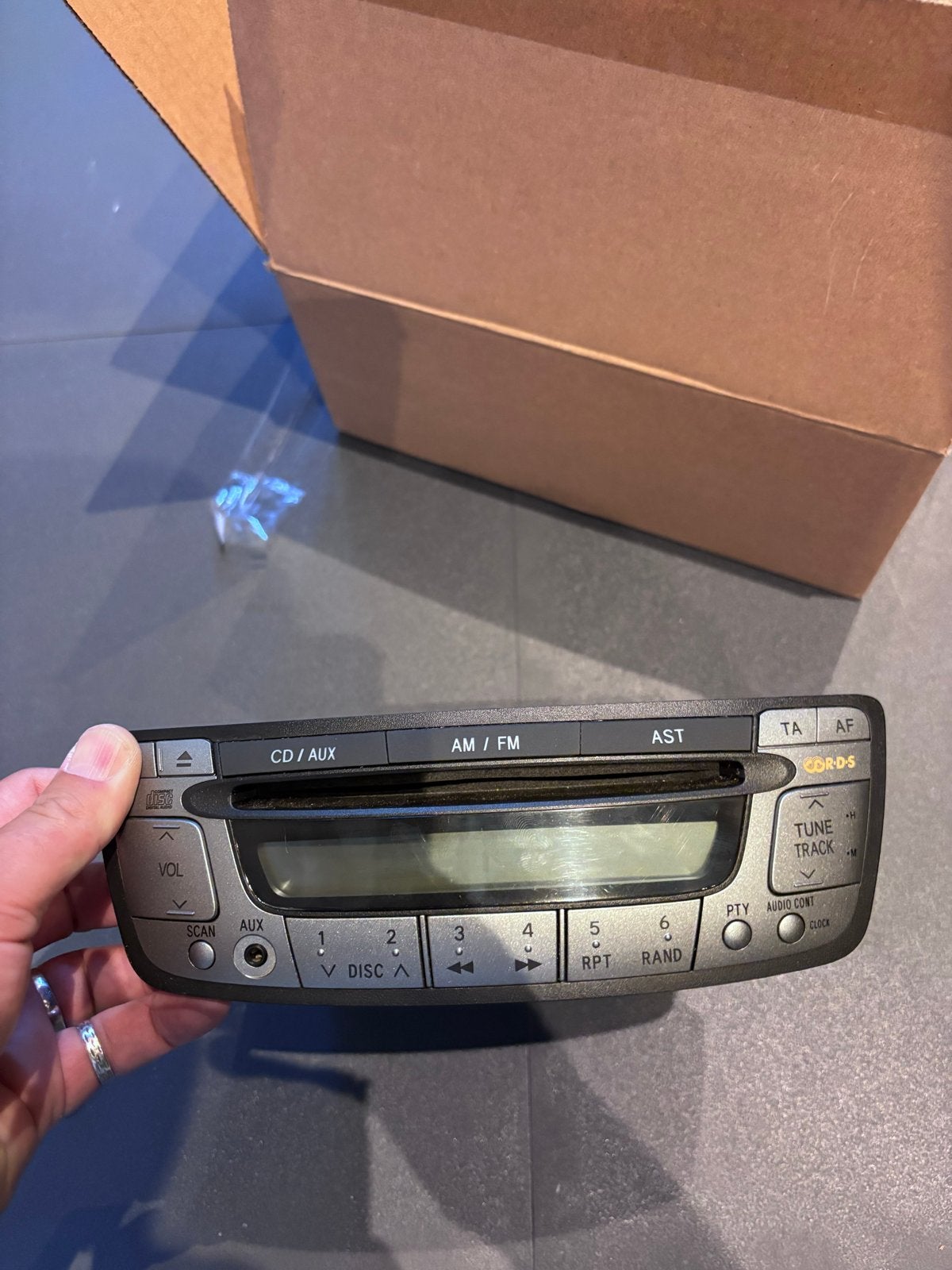 Peugeot 107 Radio CD Speler met Dashboard Frame, Auto diversen, Autoradio's, Ophalen of Verzenden, Gebruikt