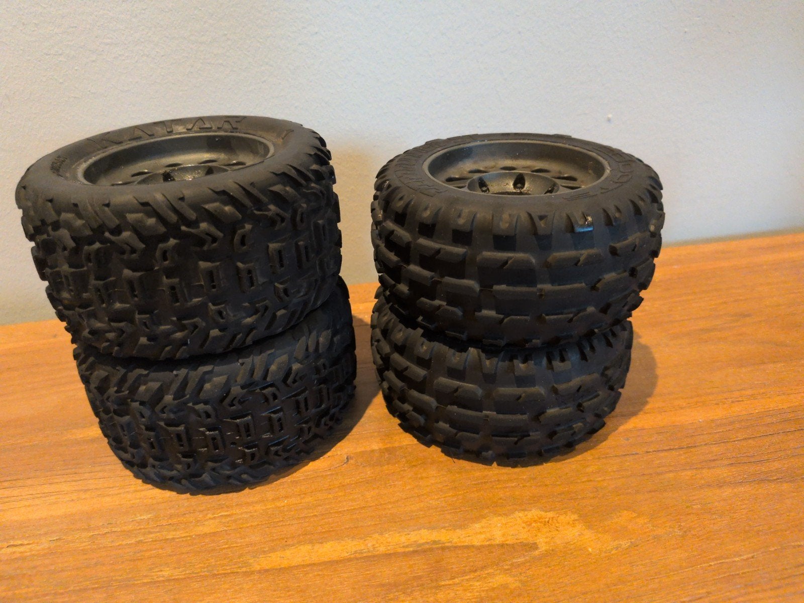 dBoots Arrma Vorteks 1/10 2WD Mega 550 banden set, Ophalen of Verzenden, Groter dan 1:32, Auto, Overige merken