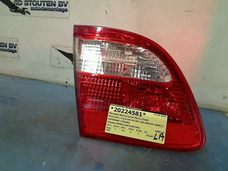 Achterlicht Links BINNEN E Combi (S211) 2005, Gebruikt, Mercedes-Benz AG, Mercedes-Benz, Mercedesstraße 120, Stuttgart 70372, , Duitsland