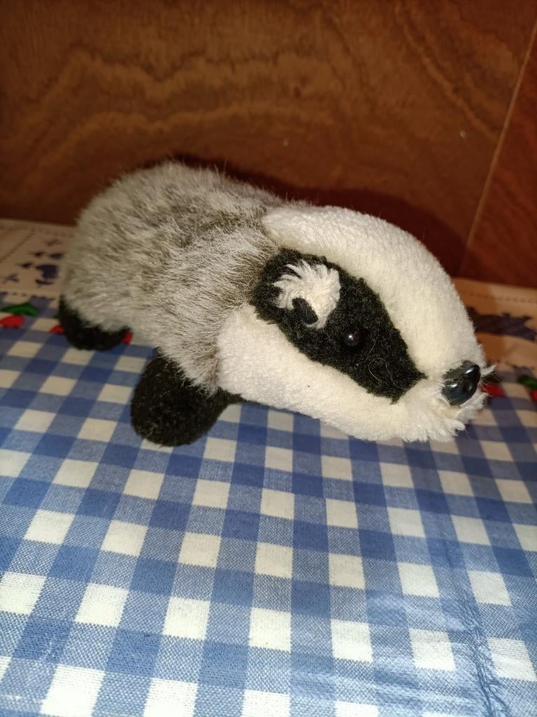 Das knuffel 20 cm groot gemeten met staart, Ophalen of Verzenden, Zo goed als nieuw, Overige typen